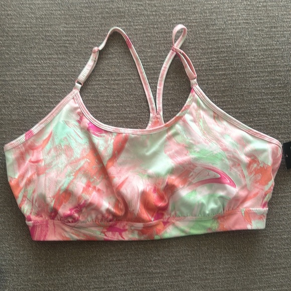 Ideology sports bra, carpi and shorts - Picture 3 of 6